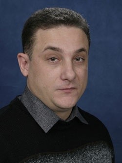 Full Petr Vins filmography who acted in the movie Novogodnee dejurstvo.