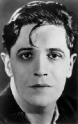 Full Ivor Novello filmography who acted in the movie The Triumph of the Rat.