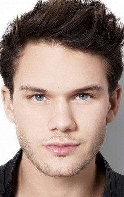 Full Jeremy Irvine filmography who acted in the movie War Horse.
