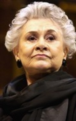 Full Joan Plowright filmography who acted in the movie Tea with Mussolini.