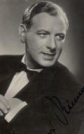 Full Johannes Riemann filmography who acted in the movie Was die Schwalbe sang.