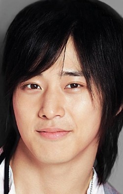 Full Lee Wan filmography who acted in the movie N.L.L: Yeonpyeong Haejeon.