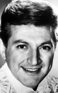 Full Liberace filmography who acted in the movie Footlight Varieties.