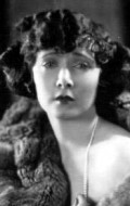 Full Mae Busch filmography who acted in the movie Cheating Blondes.