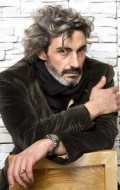 Full Miguel Molina filmography who acted in the movie El amor si tiene cura.