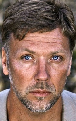 Full Mikael Persbrandt filmography who acted in the movie Dodlig drift.