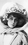 Full Mistinguett filmography who acted in the movie Une femme tenace.