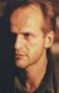Full Morten Lorentzen filmography who acted in the movie De skrigende halse.