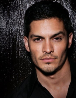 Full Nicholas Gonzalez filmography who acted in the movie 5 Stages of Grief.