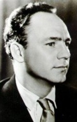 Full Nikolai Rybnikov filmography who acted in the movie Devushka bez adresa.