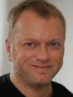 Full Reinhard Nowak filmography who acted in the movie Zwei Weihnachtshunde.