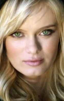 Full Sara Paxton filmography who acted in the movie The Bounceback.