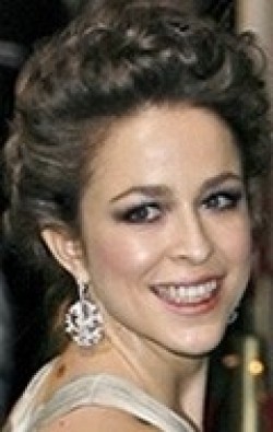 Full Silvia Abascal filmography who acted in the movie El amor se mueve.