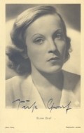 Full Suse Graf filmography who acted in the movie Stutzen der Gesellschaft.