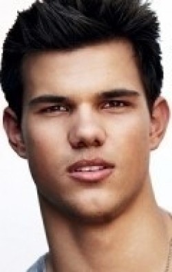 Full Taylor Lautner filmography who acted in the movie The Ridiculous 6.