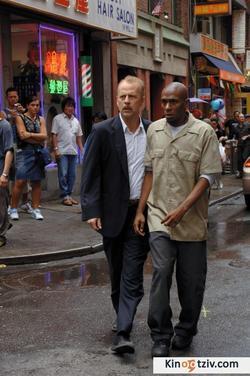 16 Blocks photo from the set.
