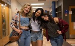 The DUFF photo from the set.