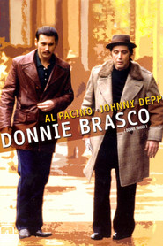 Donnie Brasco is similar to I quattro moschettieri.